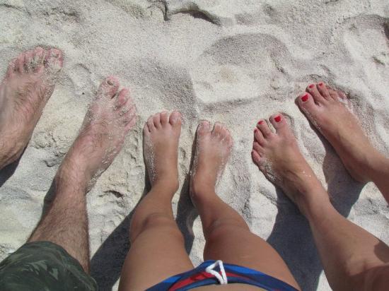 eleniza familia feet 2