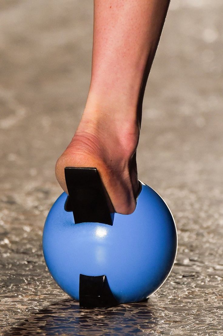 elexus jionde feet 6