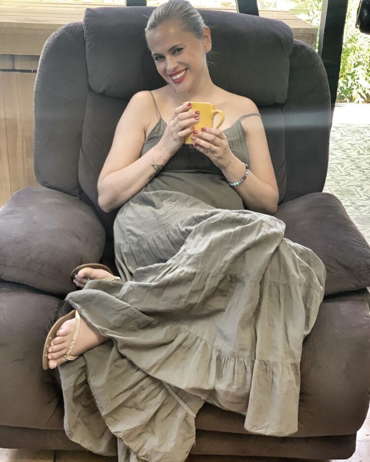 eliana albasetti feet