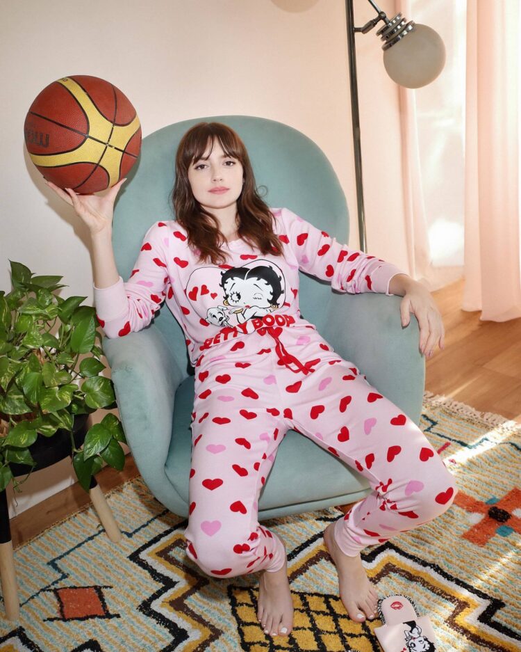 eliana tidhar feet 5