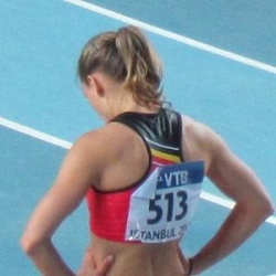 eline berings feet 5