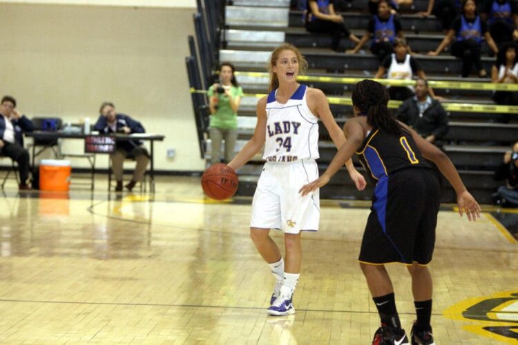 eliqua brooks feet 4