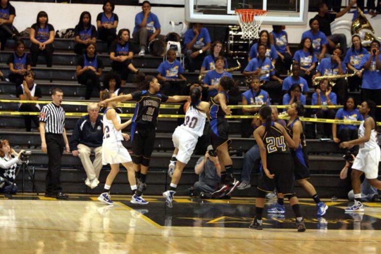 eliqua brooks feet 5