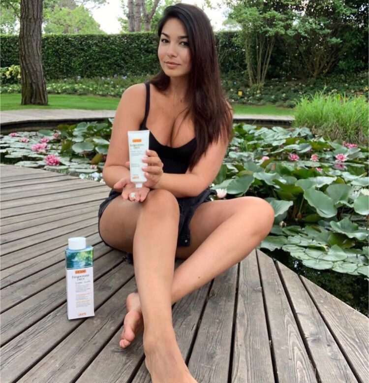 elisa dospina feet 3