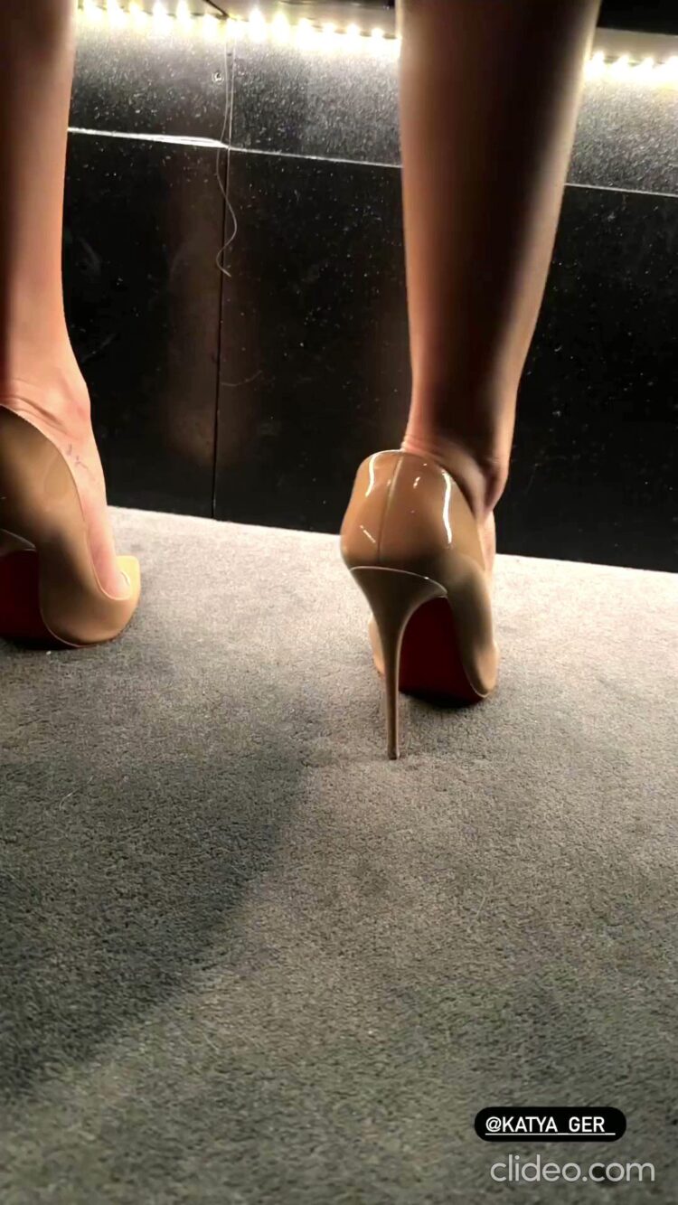 elisa mazzucchelli feet 6