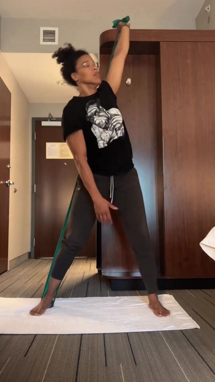 elisabeth akinwale feet 6