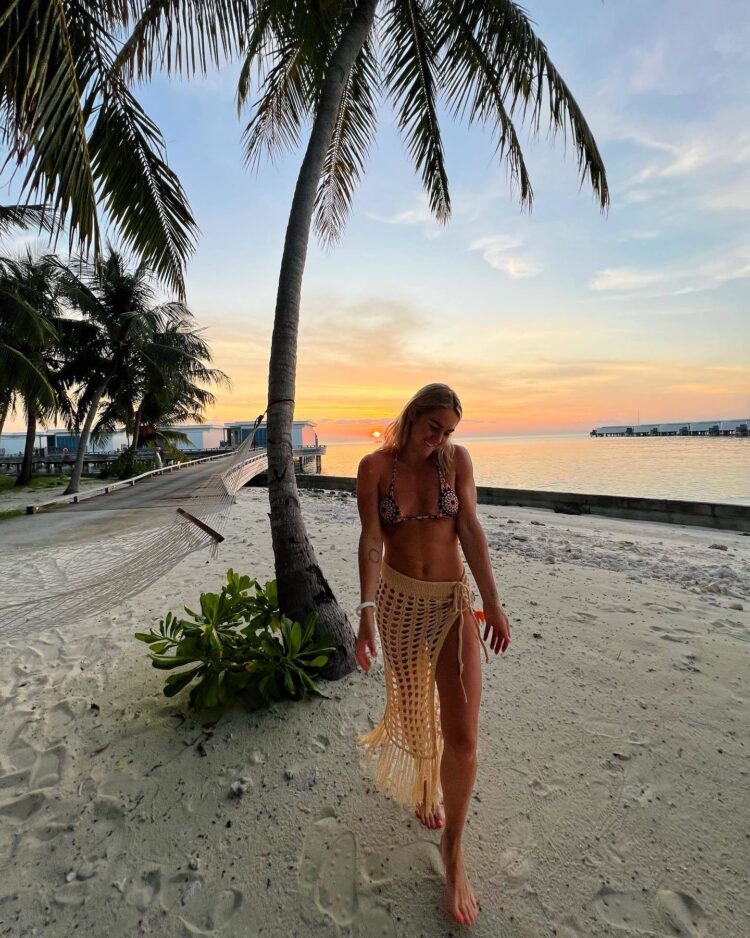 elisabeth carpenter feet 1