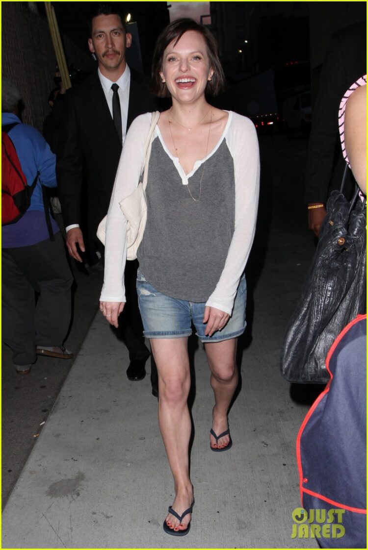 elisabeth moss feet 5