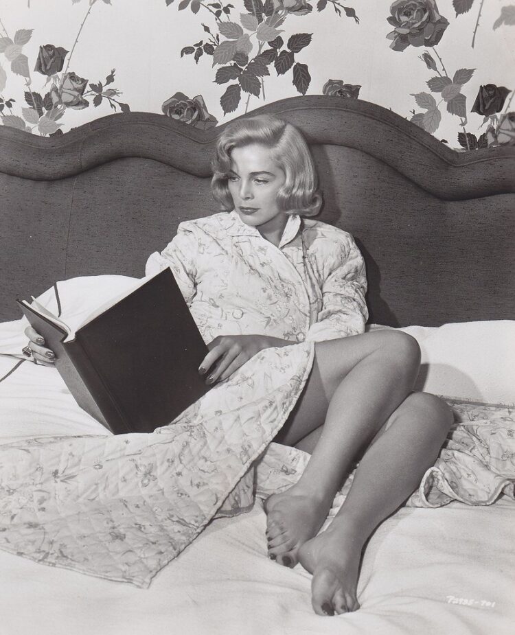 elisabeth scott feet