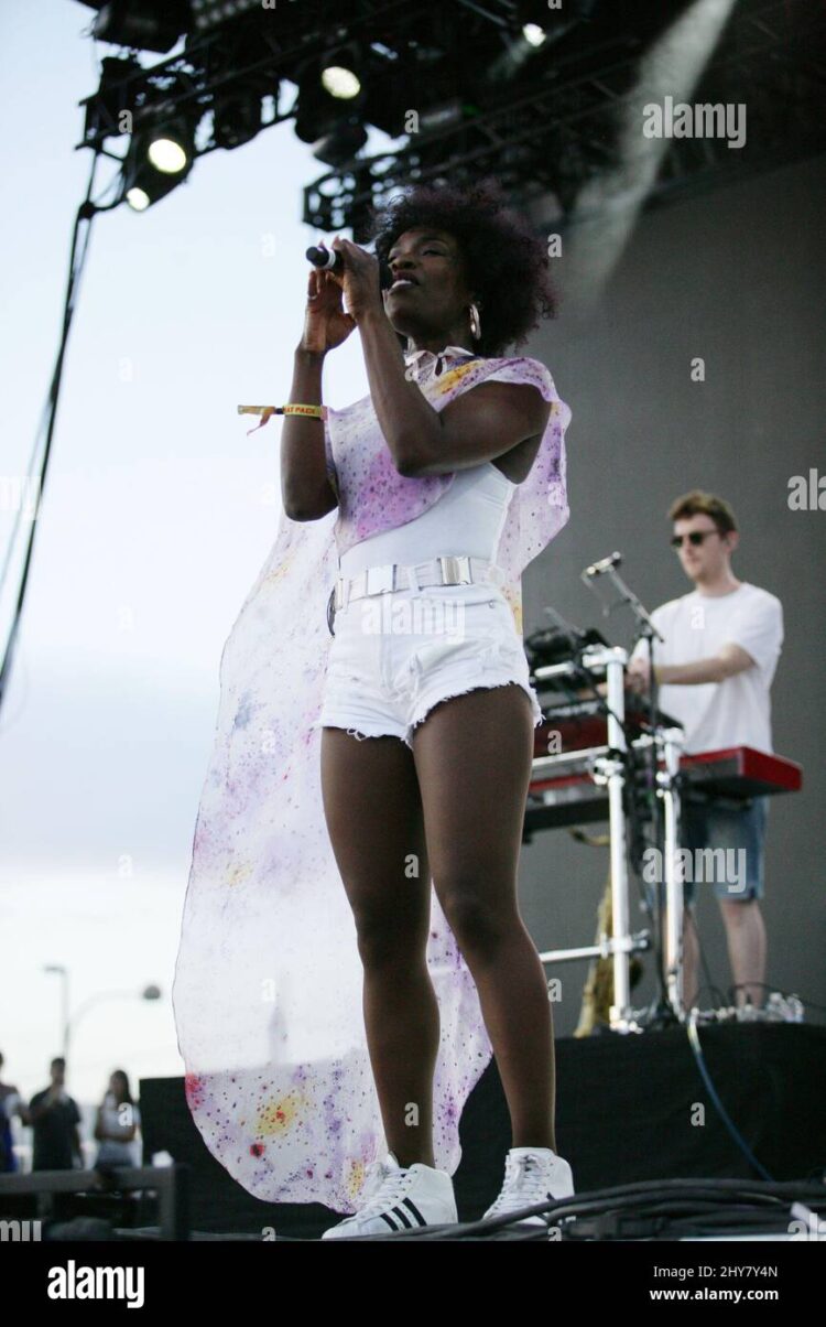 elisabeth troy feet 1