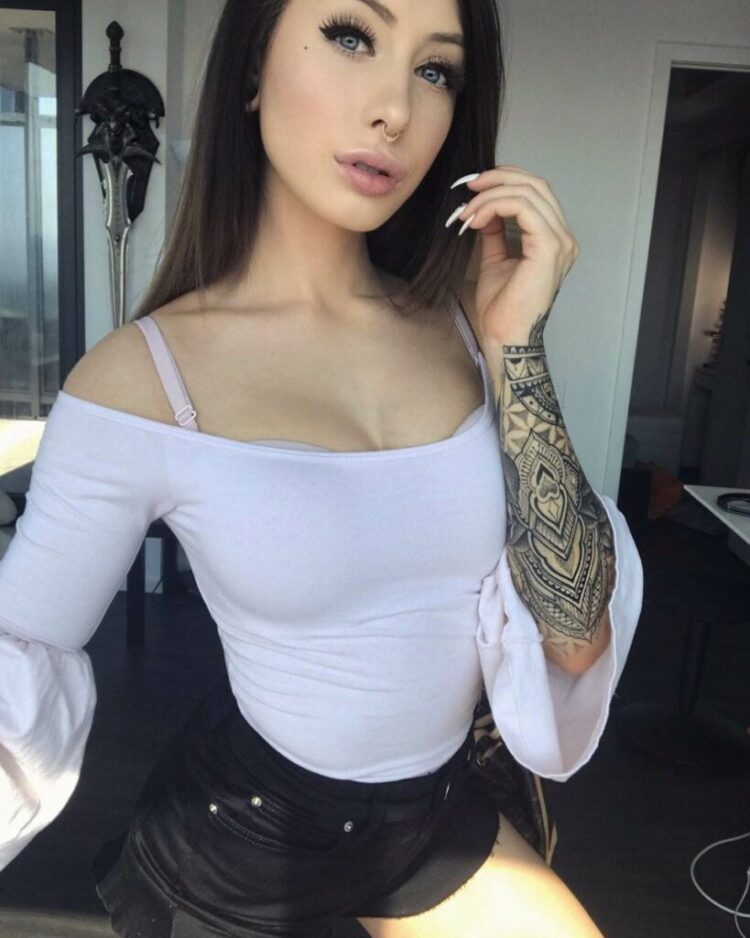 elise laurenne feet 3