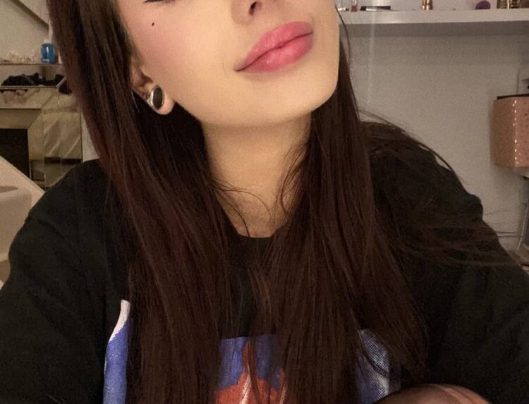 elise laurenne feet 6