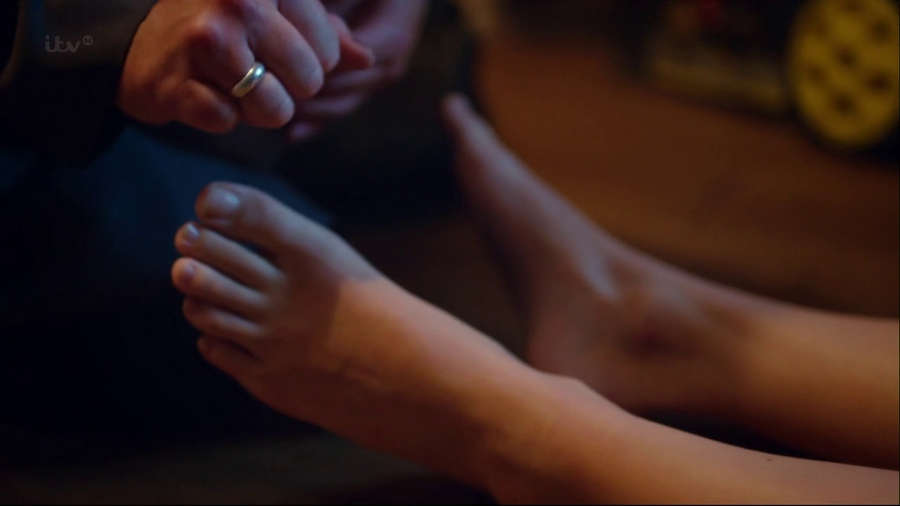 eliza bennett feet 6