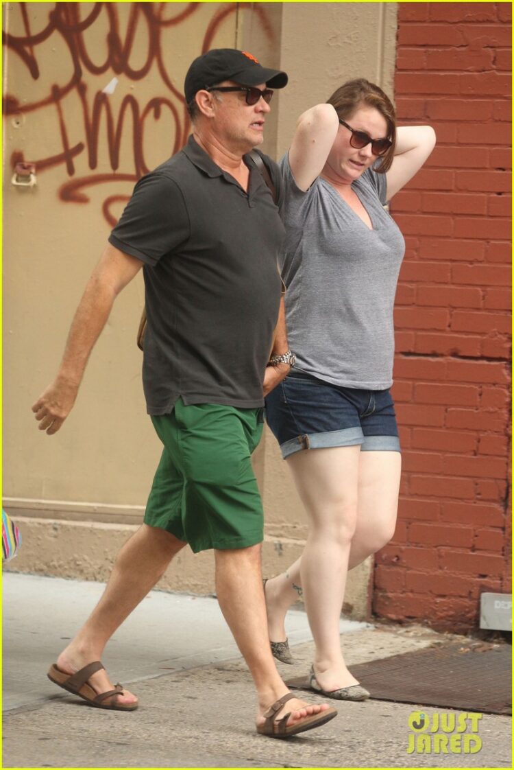 elizabeth ann hanks feet 5