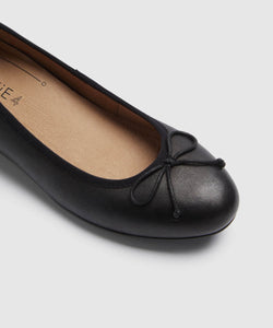 elizabeth black feet 1