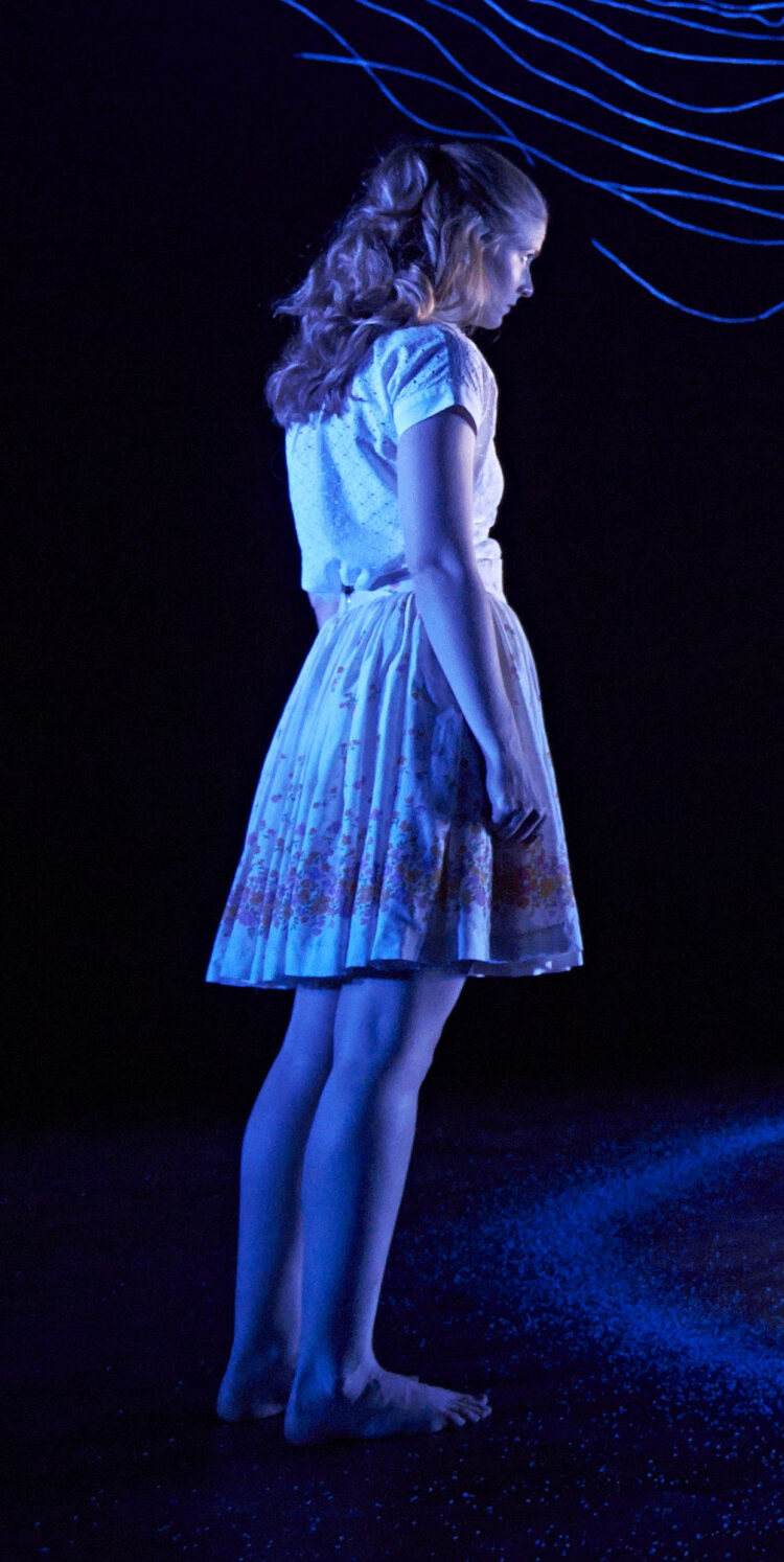 elizabeth blackmore feet 3