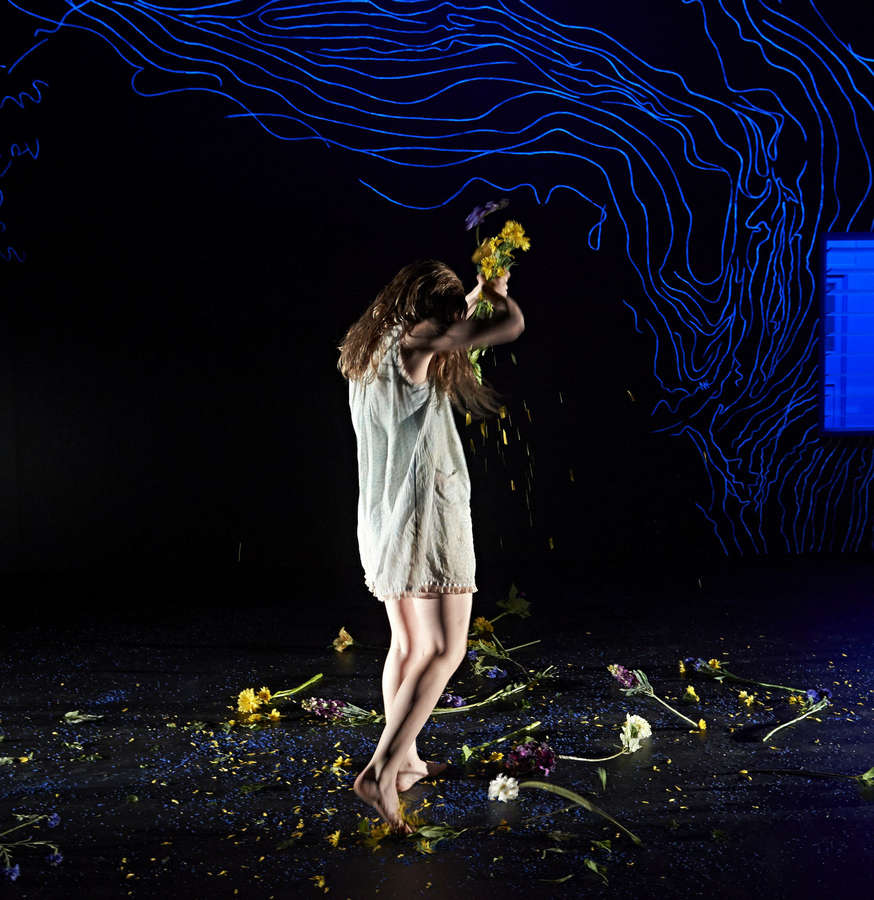 elizabeth blackmore feet 6