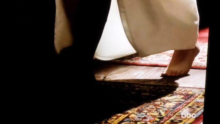 elizabeth blackmore feet scaled