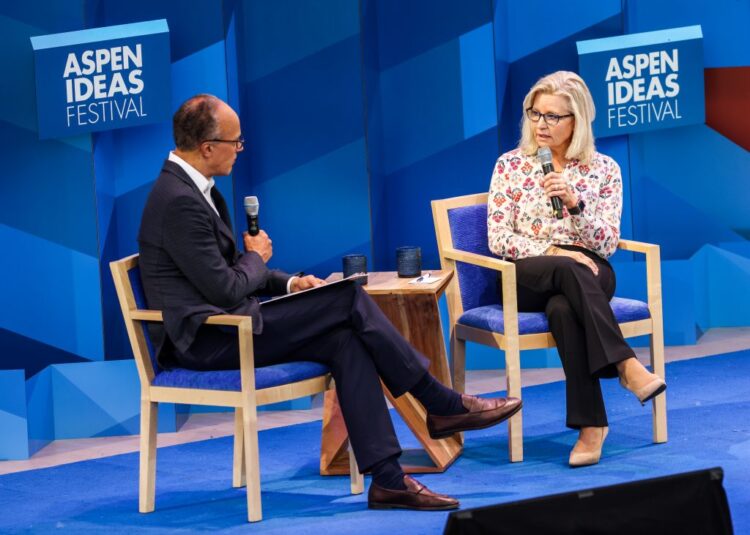 elizabeth cheney feet 5