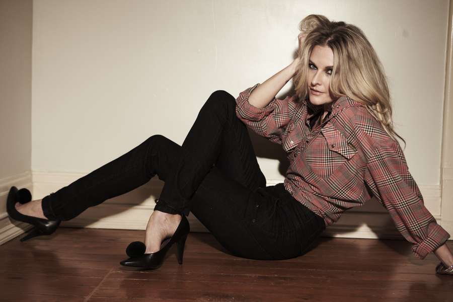 elizabeth cook feet 4