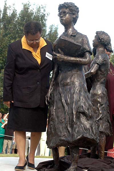 elizabeth eckford feet 1