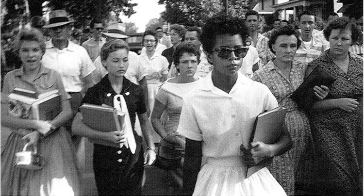 elizabeth eckford feet 3