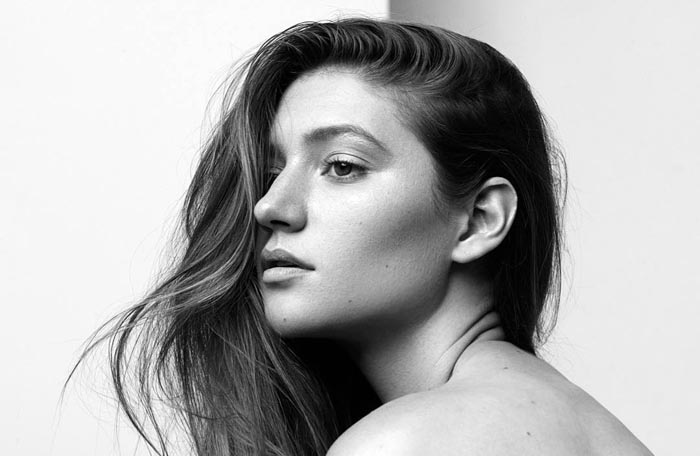 elizabeth elam feet 5