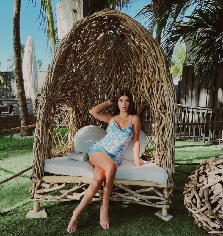 elizabeth elias feet 2