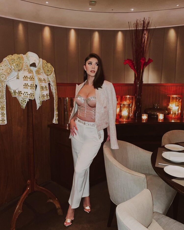 elizabeth elias feet 3