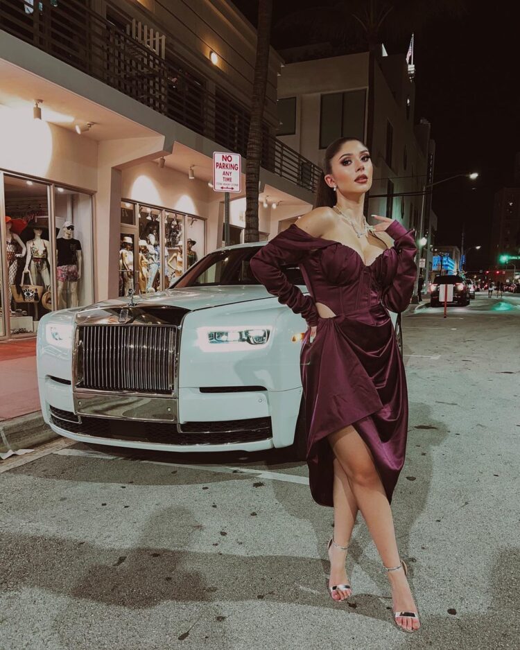 elizabeth elias feet 6