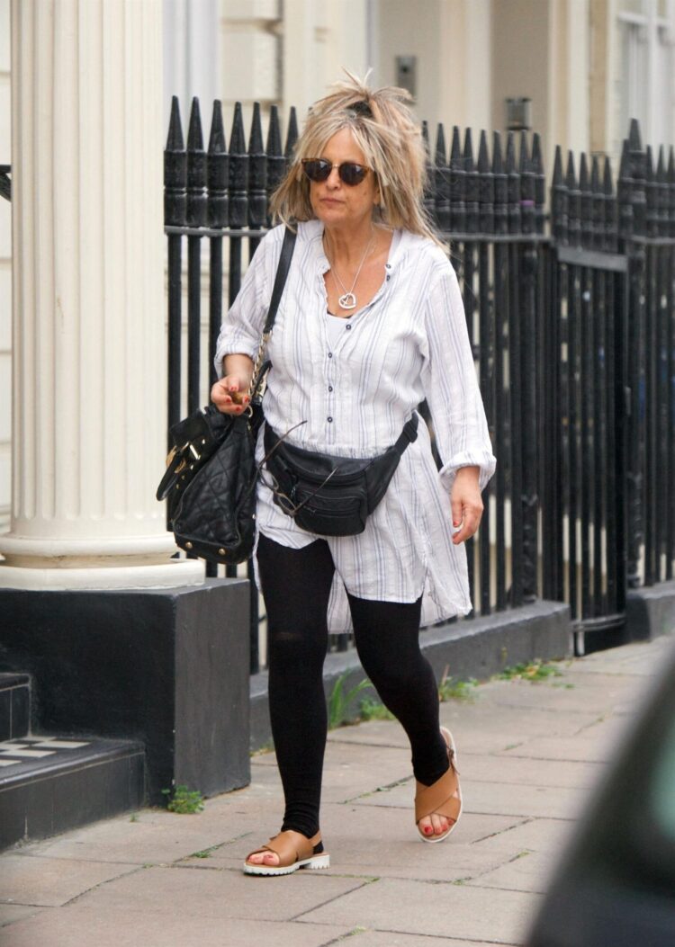 elizabeth emanuel feet 2 scaled