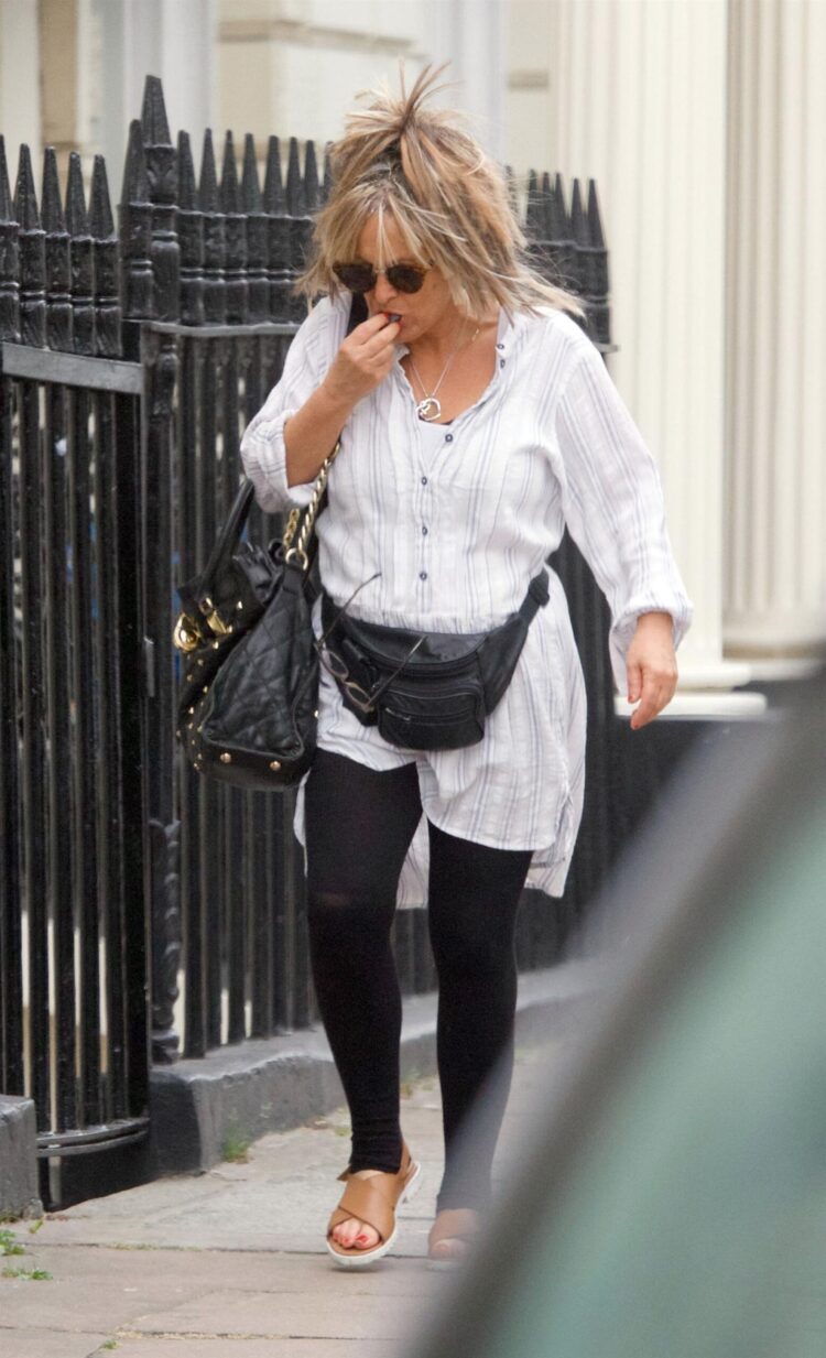 elizabeth emanuel feet 3 scaled