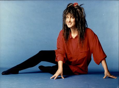 elizabeth emanuel feet 5