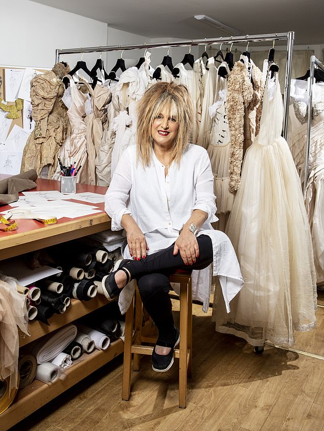 elizabeth emanuel feet 6