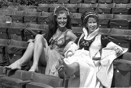 elizabeth estensen feet 2