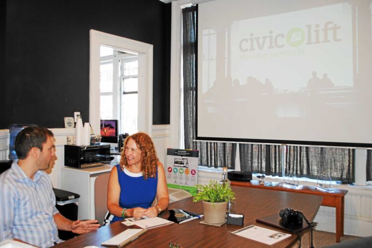 elizabeth esty feet 5