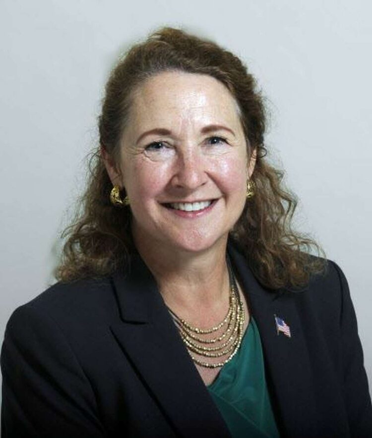 elizabeth esty feet 6