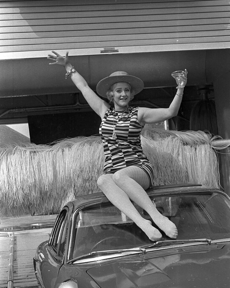 elizabeth fraser feet 1