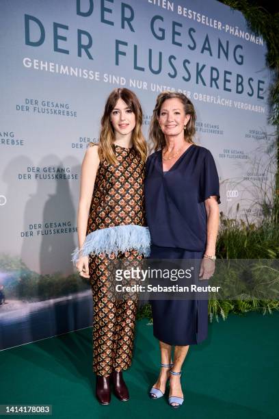 elizabeth gabler feet 3