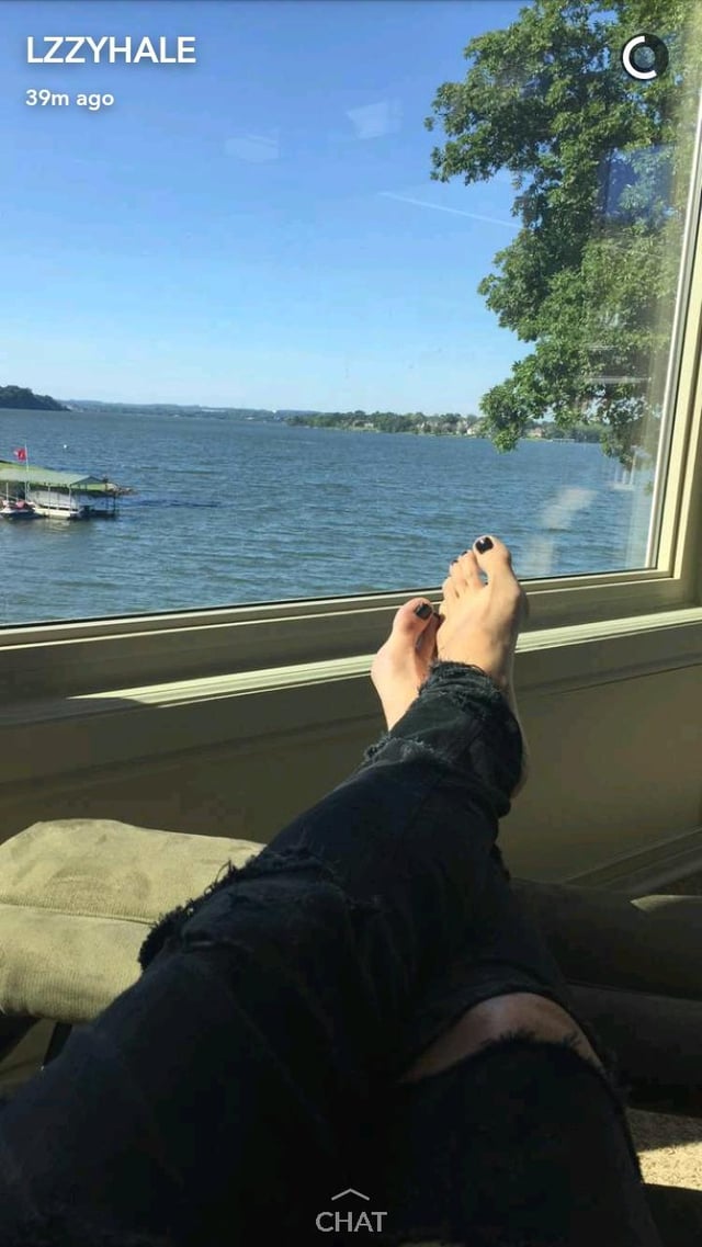 elizabeth hale feet 3