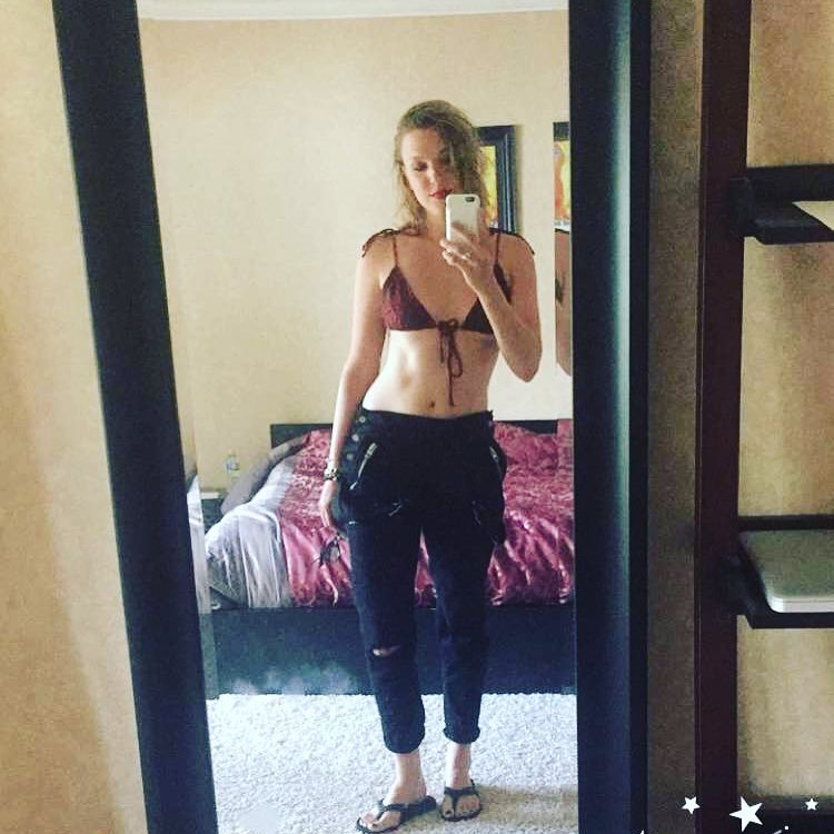 elizabeth hale feet 5