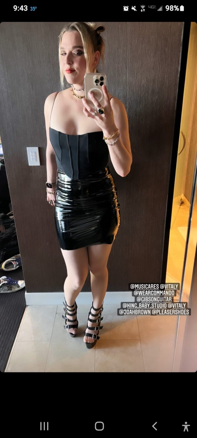 elizabeth hale feet 6