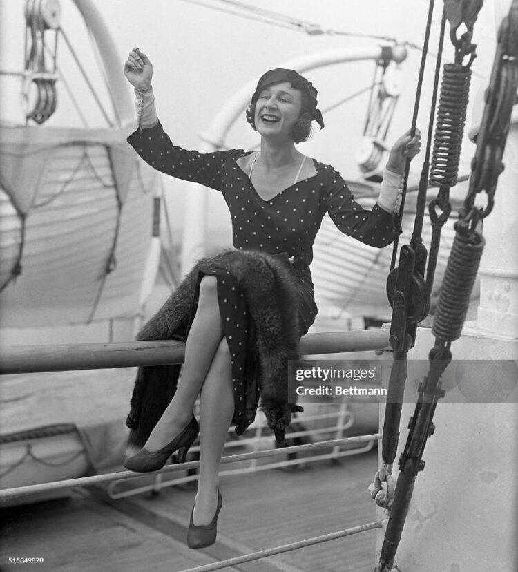 elizabeth hawes feet 2