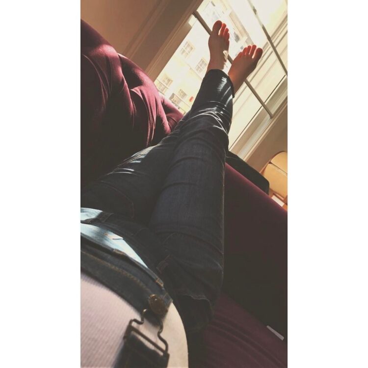 elizabeth hawthorne feet