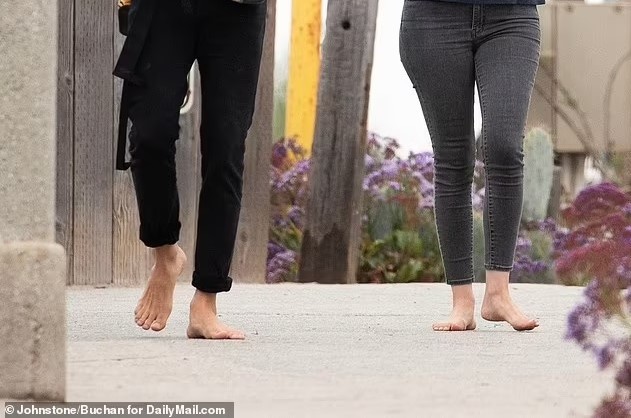 elizabeth holmes feet 3