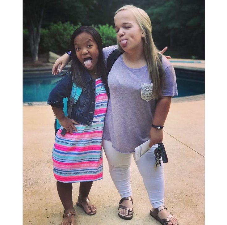 elizabeth johnston feet 5