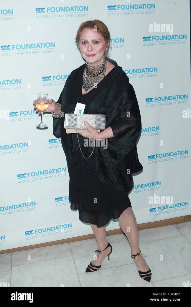 elizabeth kenny feet 5