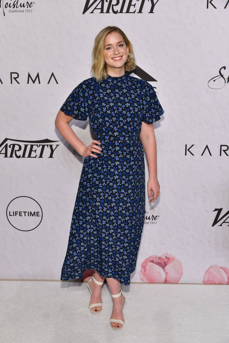 elizabeth lail feet 2