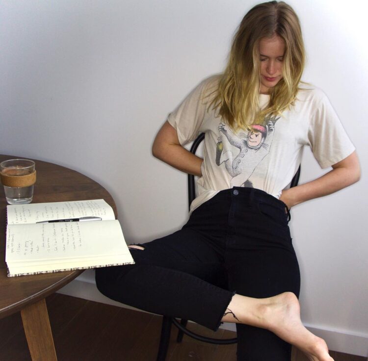 elizabeth lail feet 3