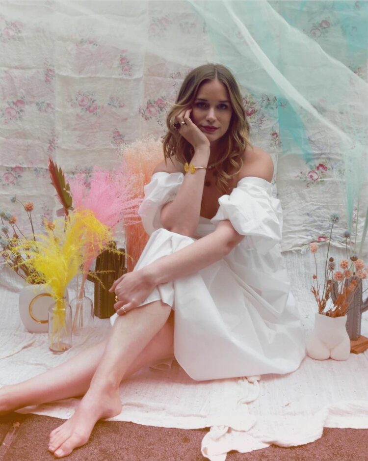 elizabeth lail feet 5